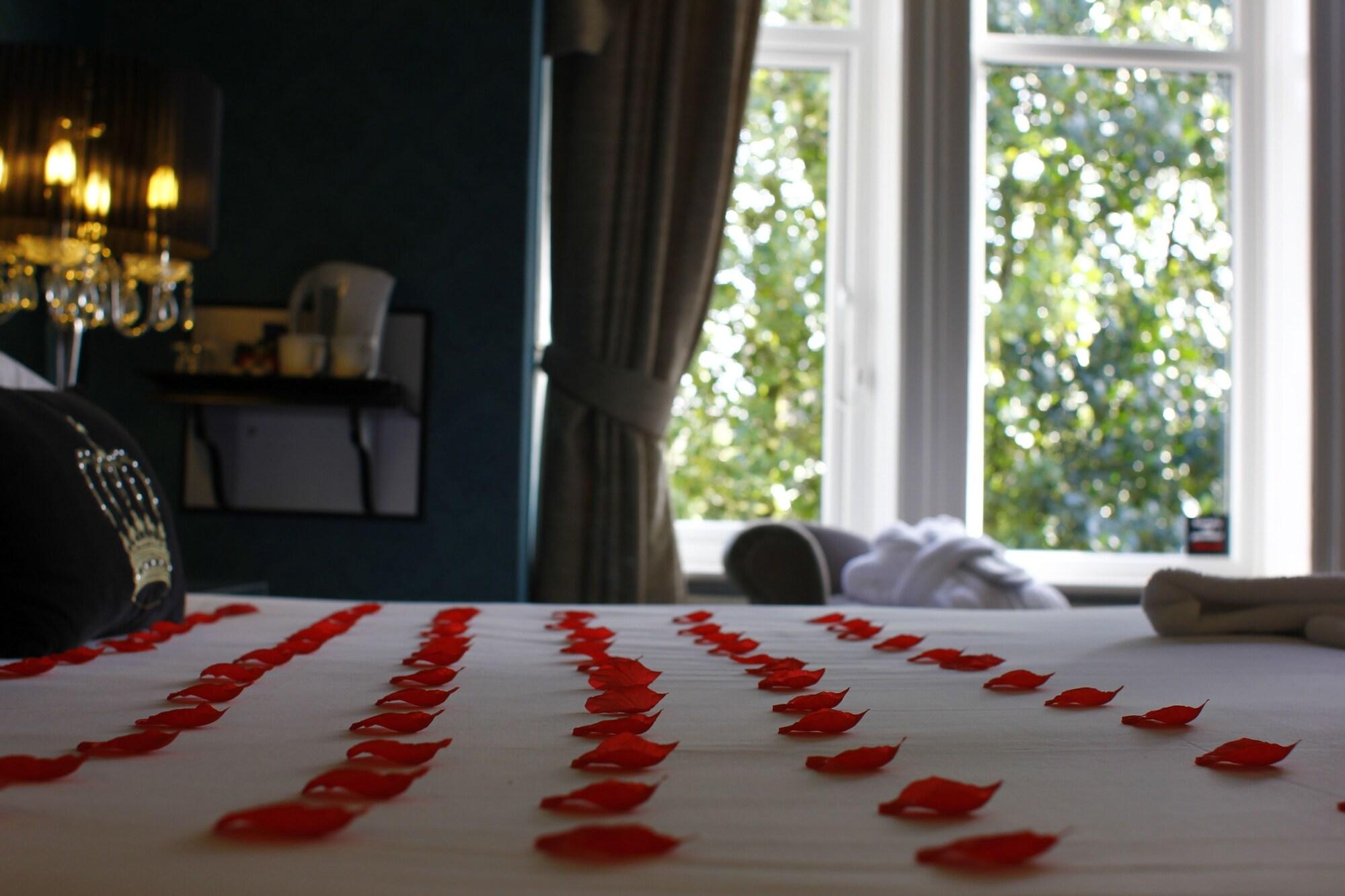 The Victoria Hotel Manchester By Compass Hospitality Oldham Exteriör bild