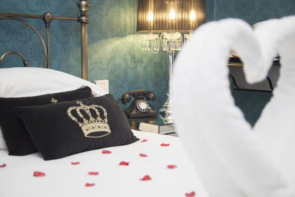 The Victoria Hotel Manchester By Compass Hospitality Oldham Exteriör bild