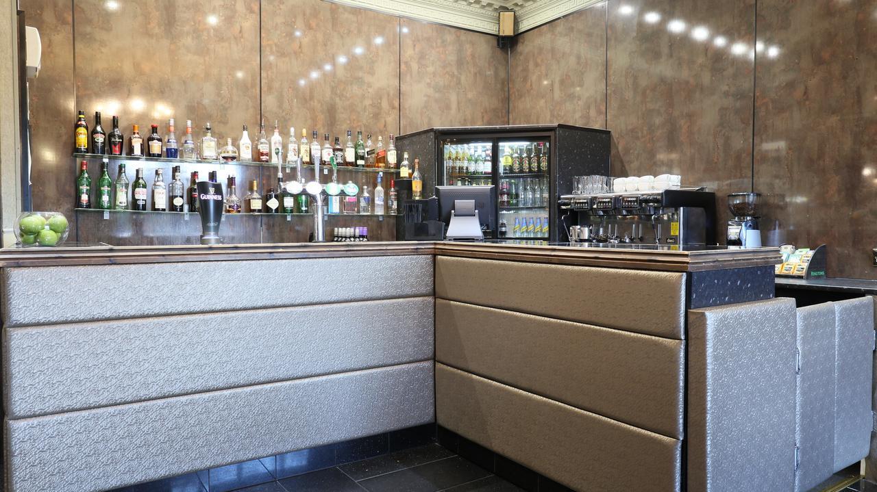 The Victoria Hotel Manchester By Compass Hospitality Oldham Exteriör bild