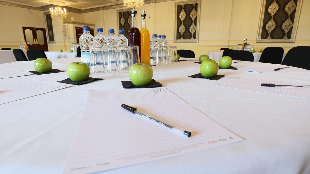 The Victoria Hotel Manchester By Compass Hospitality Oldham Exteriör bild