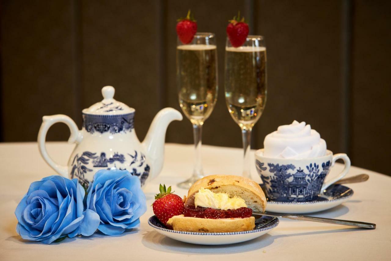 The Victoria Hotel Manchester By Compass Hospitality Oldham Exteriör bild